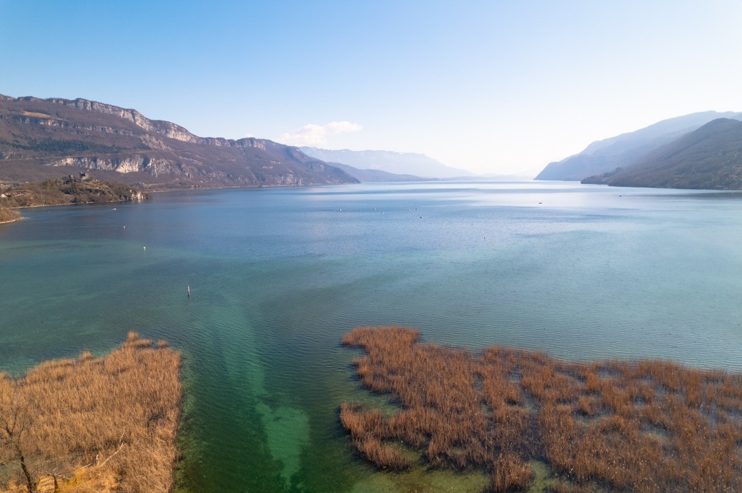 lac du bourget et canal de savières vue aérienne par drone