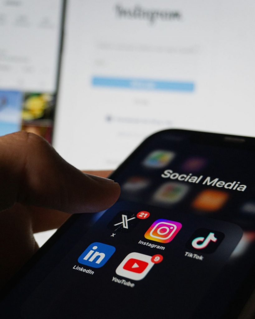 Réseaux sociaux créations de contenus lafelt vidéaste